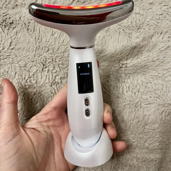 Leuchtendes Gesichts- und Nackenmassagegerät