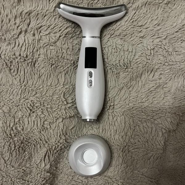 Leuchtendes Gesichts- und Nackenmassagegerät